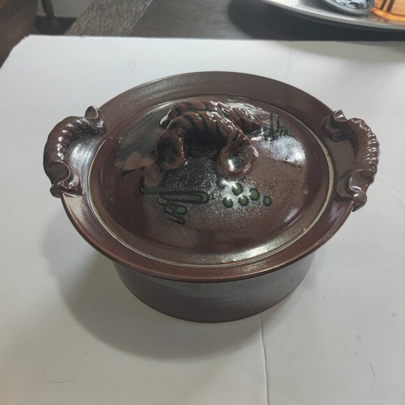 Caserole covered pottery dish in high gloss redware. - Picture 4 of 11